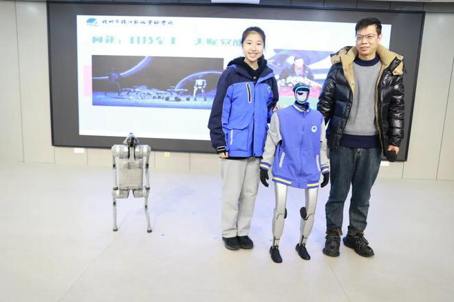 星歐娛樂注冊：二手市場“人形機器人”日薪過萬，有豪車租賃商購十多台機器人轉型，訂單排到3月底